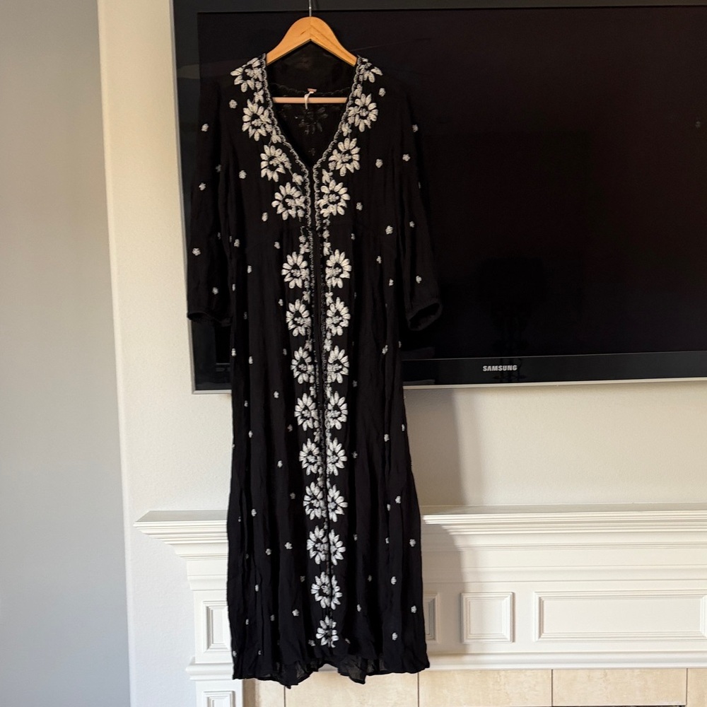 Free People Embroidered Fable midi dress in black with white floral embroidery. - Picture 2 of 6